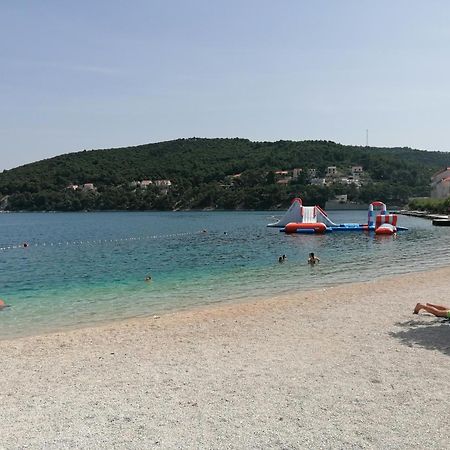 Apartman Ruzica Pucisca Exterior foto